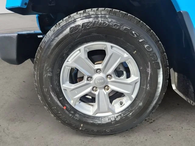 Used 2017  Jeep Unlimited Sahara image 14