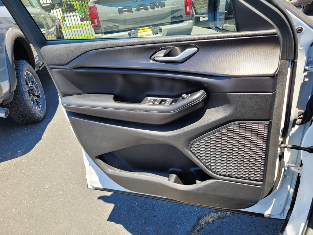 Used 2023 White Jeep Altitude X image 27