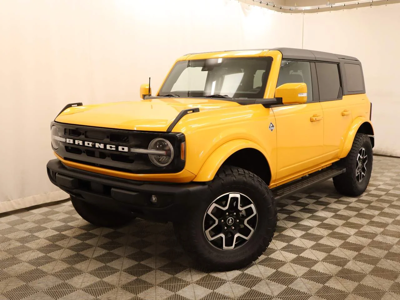 Used 2022 Orange Metallic Ford Outer Banks image 1