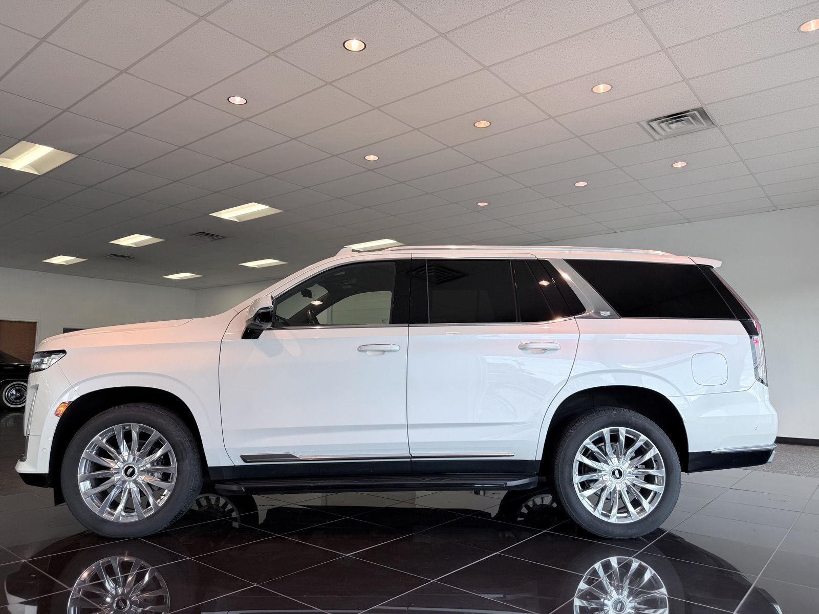 Used 2021 CRYSTAL WHITE TRICOAT Cadillac Premium Luxury image 17