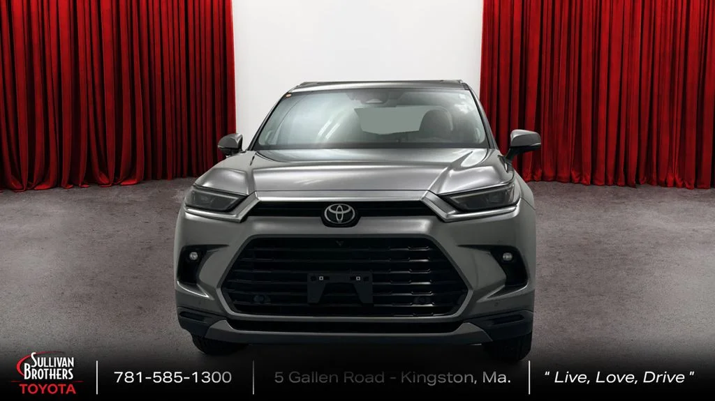 Certified Used 2025  Toyota Limited image 2