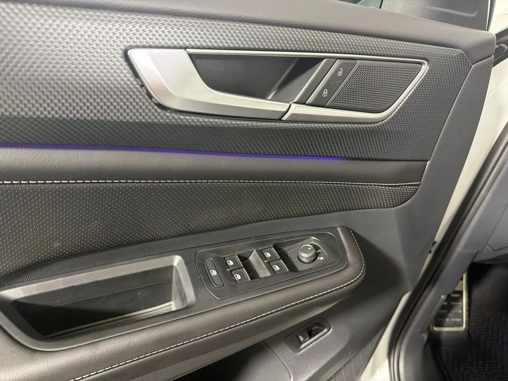 New 2026 White/off-white Volkswagen SEL R-Line Black image 9