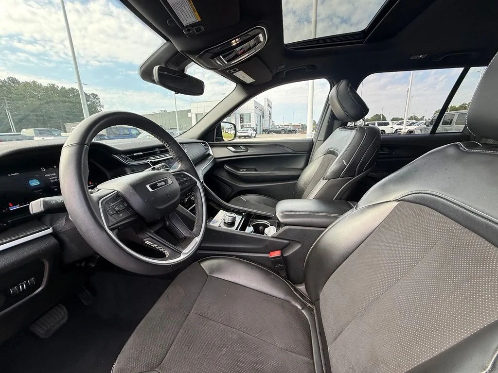 Used 2023 Gray Jeep Altitude X image 18