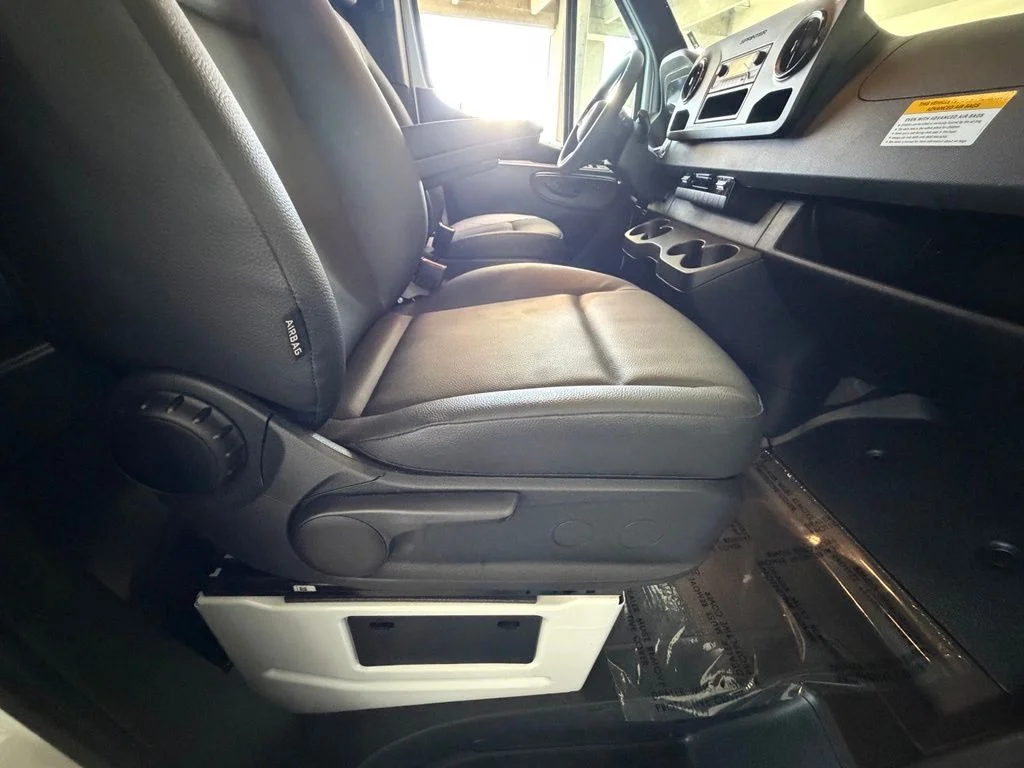 Used 2025 White Mercedes-Benz Cargo 170 WB image 34