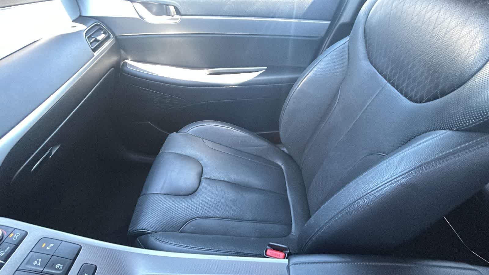Used 2020 Becketts Black Hyundai SEL image 12