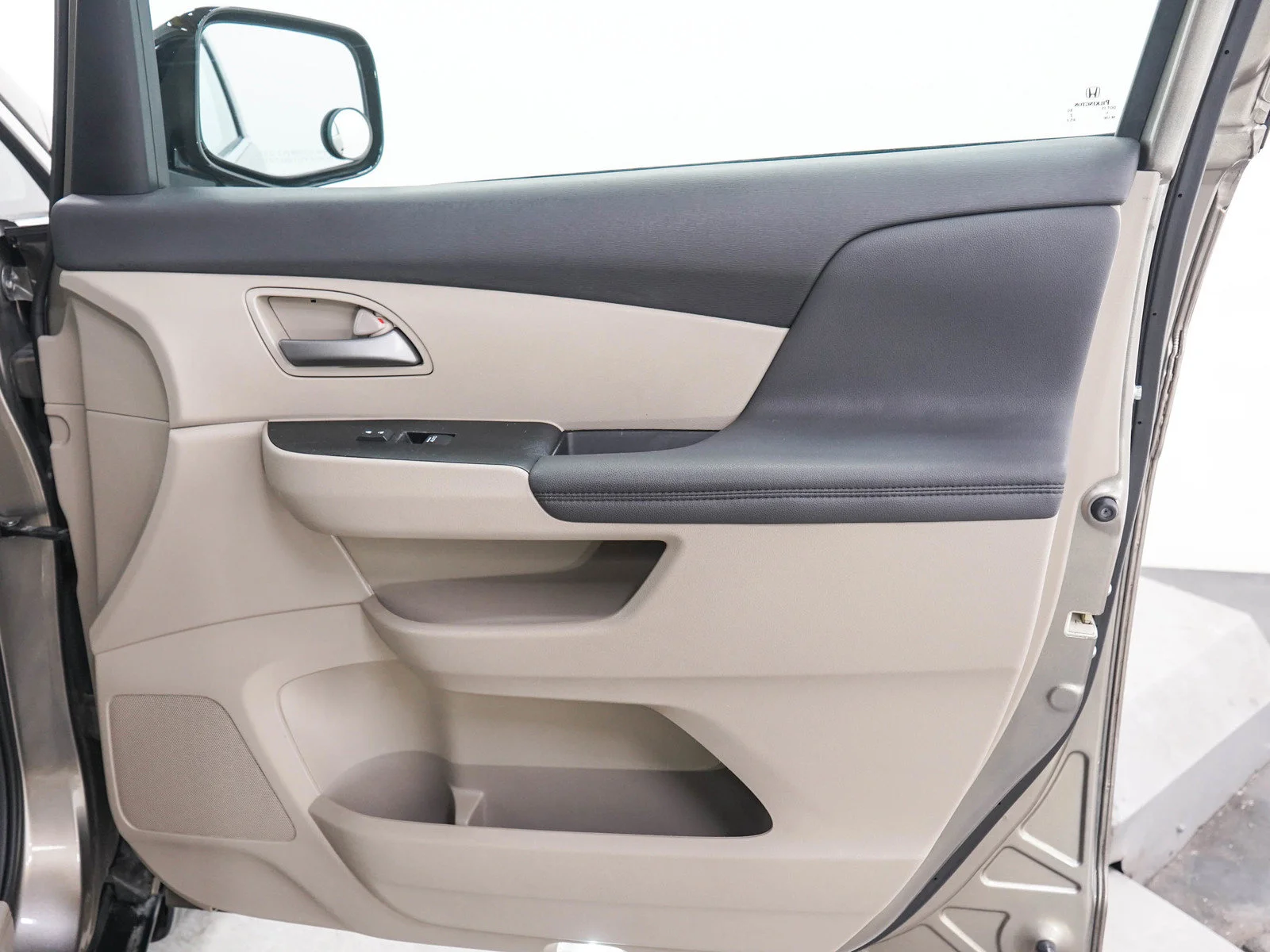 Used 2013  Honda FWD image 12
