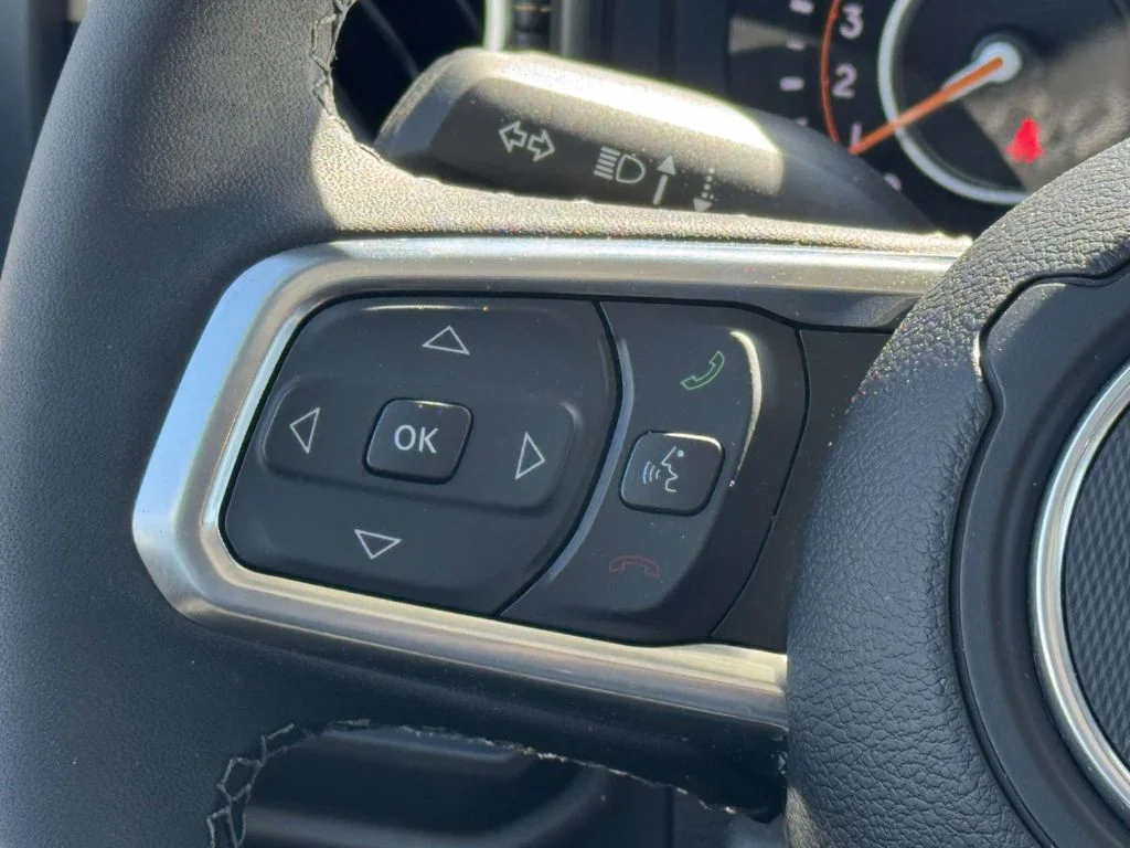 2025 Jeep Wrangler 4-Door Sahara - Photo 23