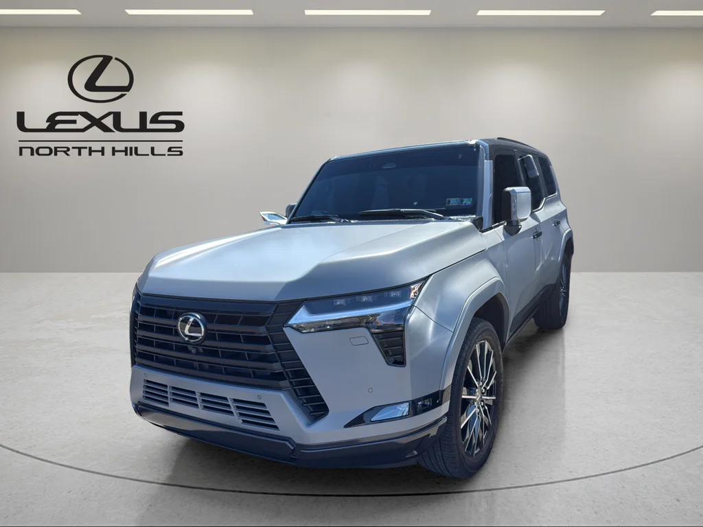 Certified Used 2024  Lexus 550 Luxury+ image 32