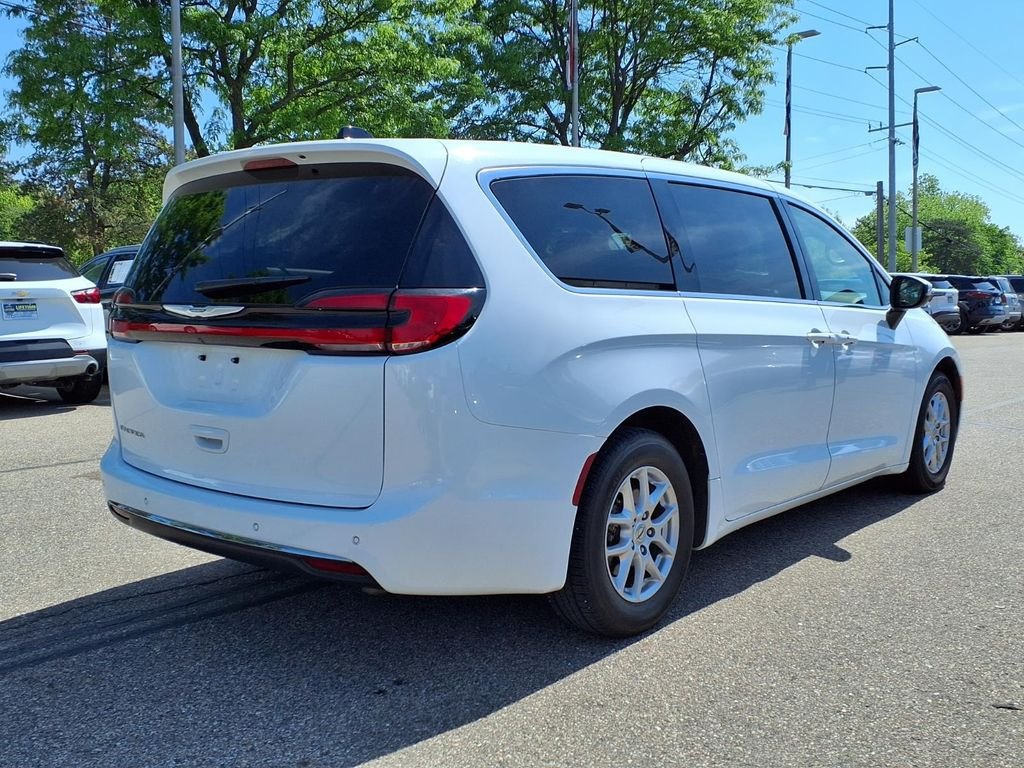 Used 2023 White Chrysler Touring L image 5