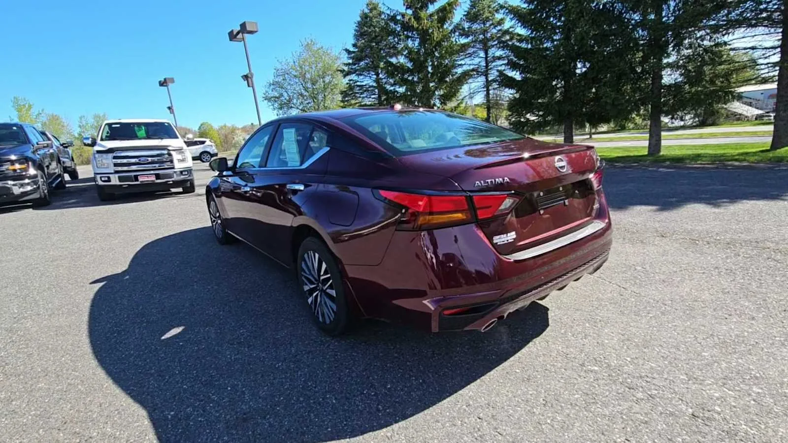 Used 2024 Garnet Pearl Metallic Nissan 2.5 SV image 7