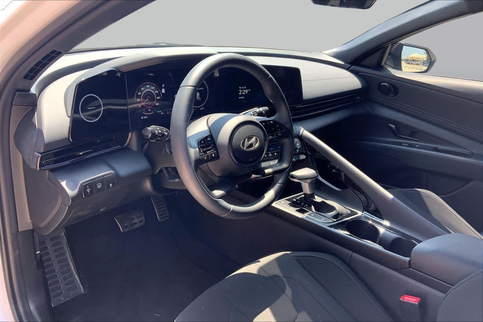 2025 Hyundai Elantra Blue - Photo 18