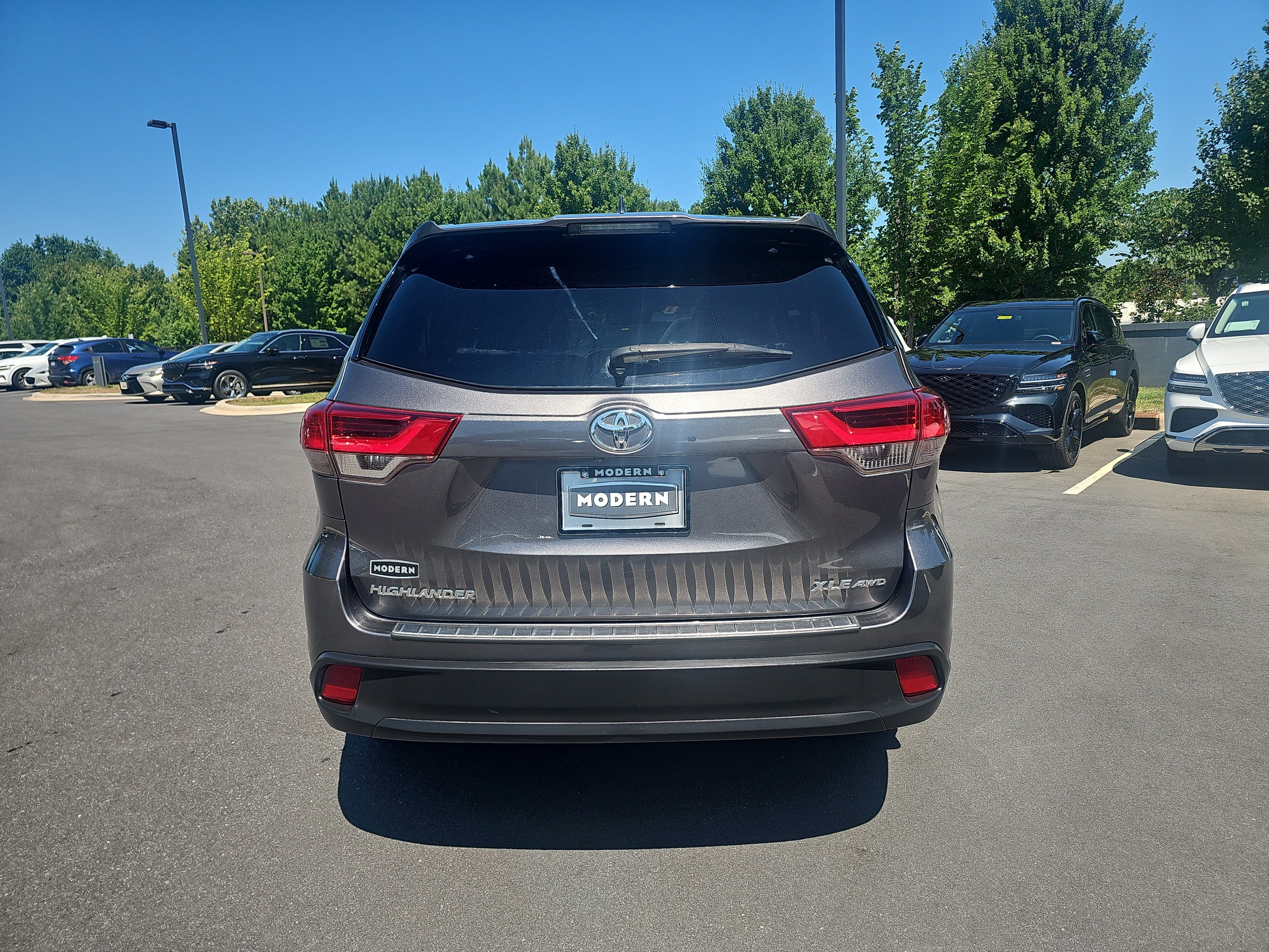 Used 2018 Predawn Gray Mica Toyota XLE image 8