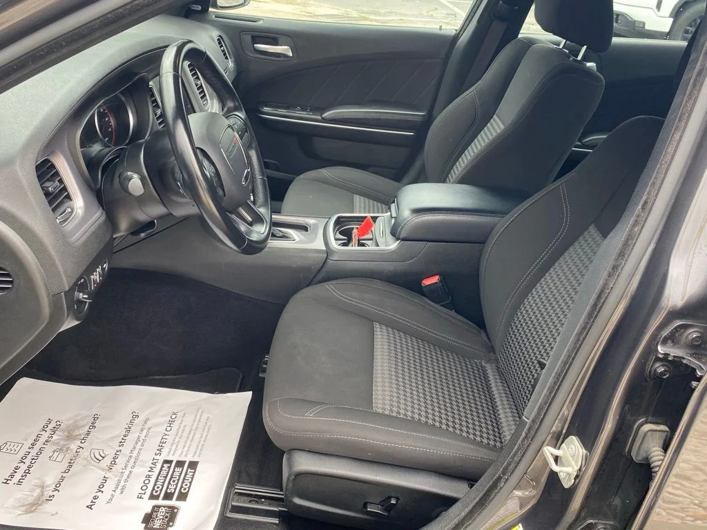 Used 2023 Gray Dodge SXT image 6