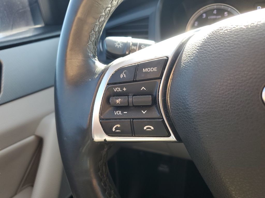 Used 2018 White Hyundai SEL image 19