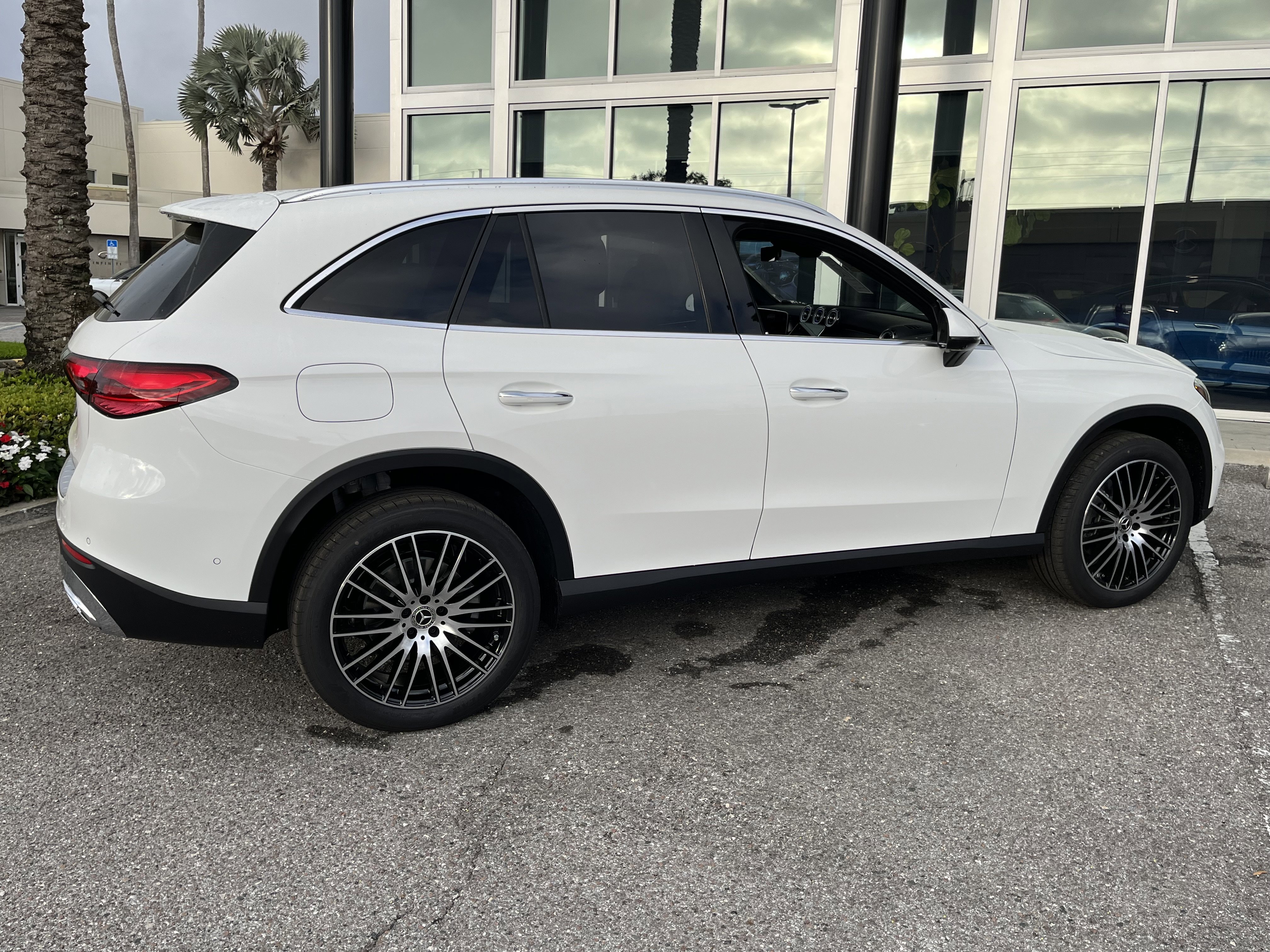 New 2026 Polar White Mercedes-Benz GLC 300 image 7
