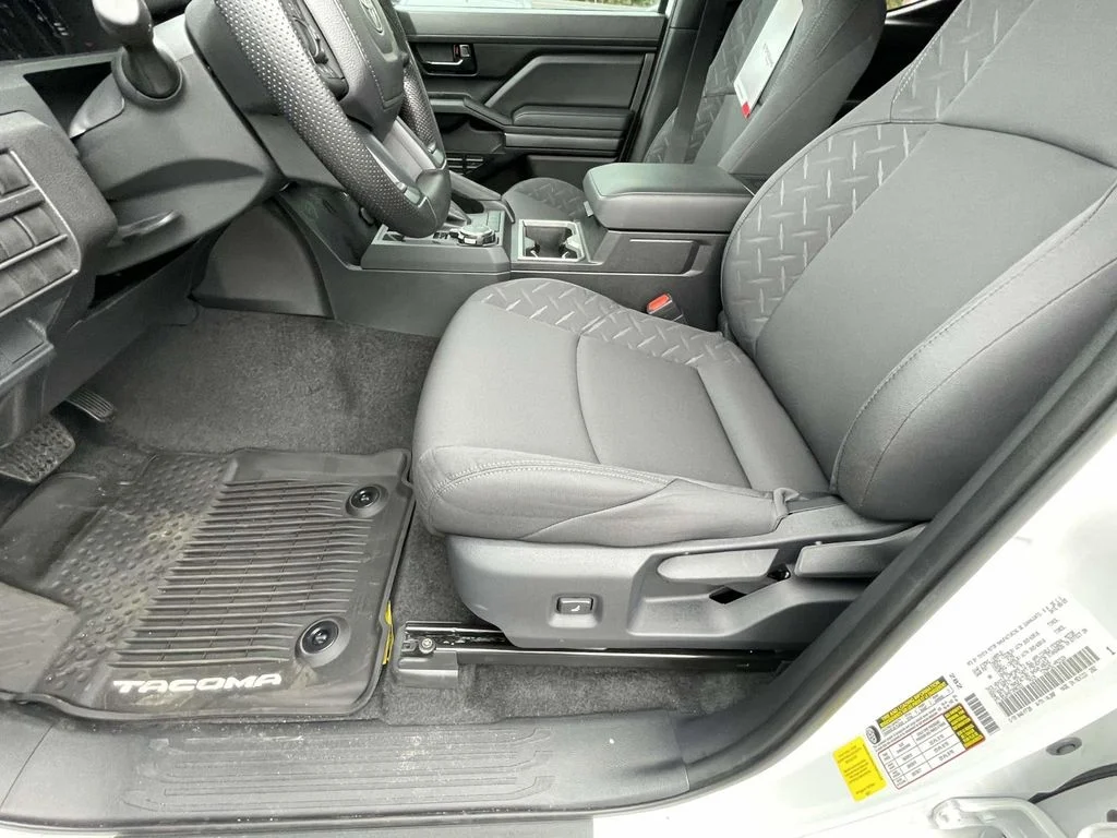 2025 Toyota Tacoma SR5 - Photo 11