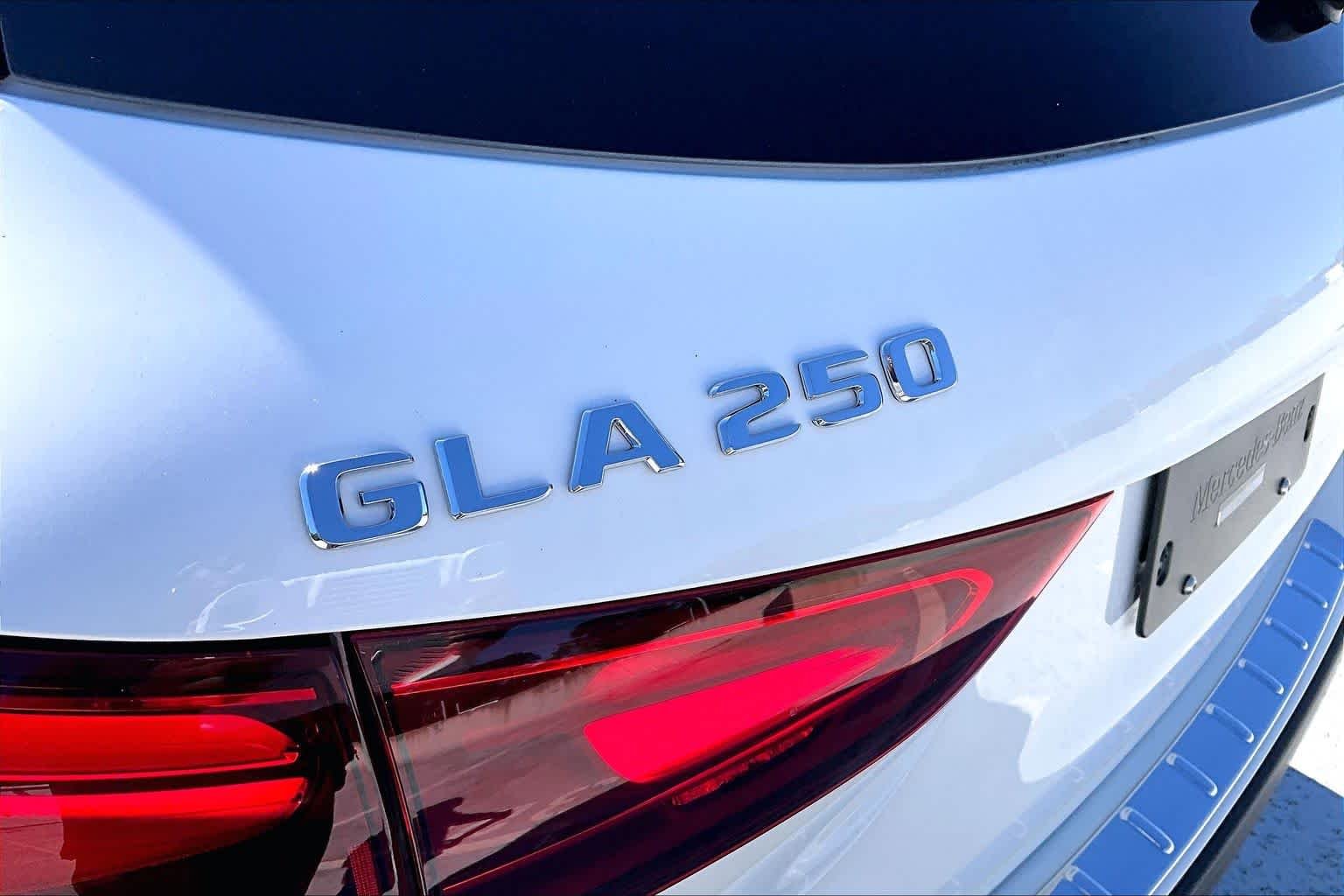 Used 2026 Polar White Mercedes-Benz GLA 250 image 30