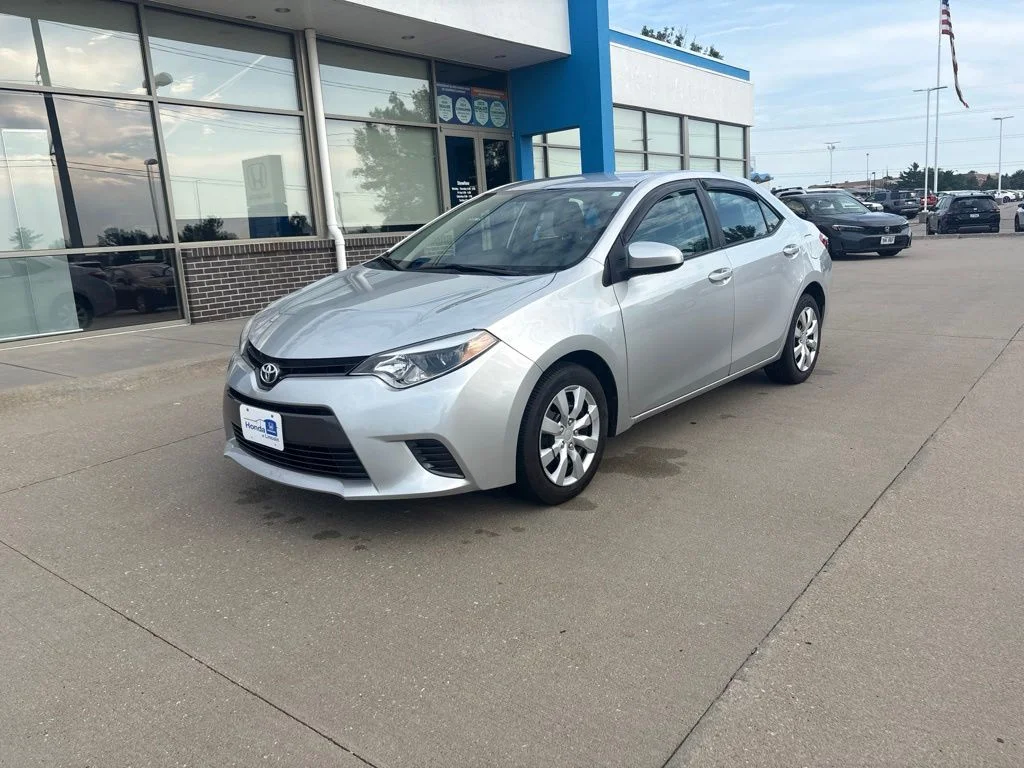 Used 2016 Silver Toyota LE image 1