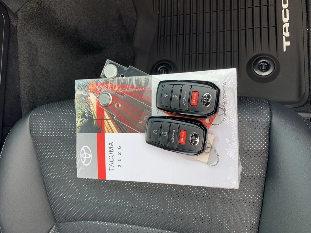 Used 2026  Toyota SR5 image 9