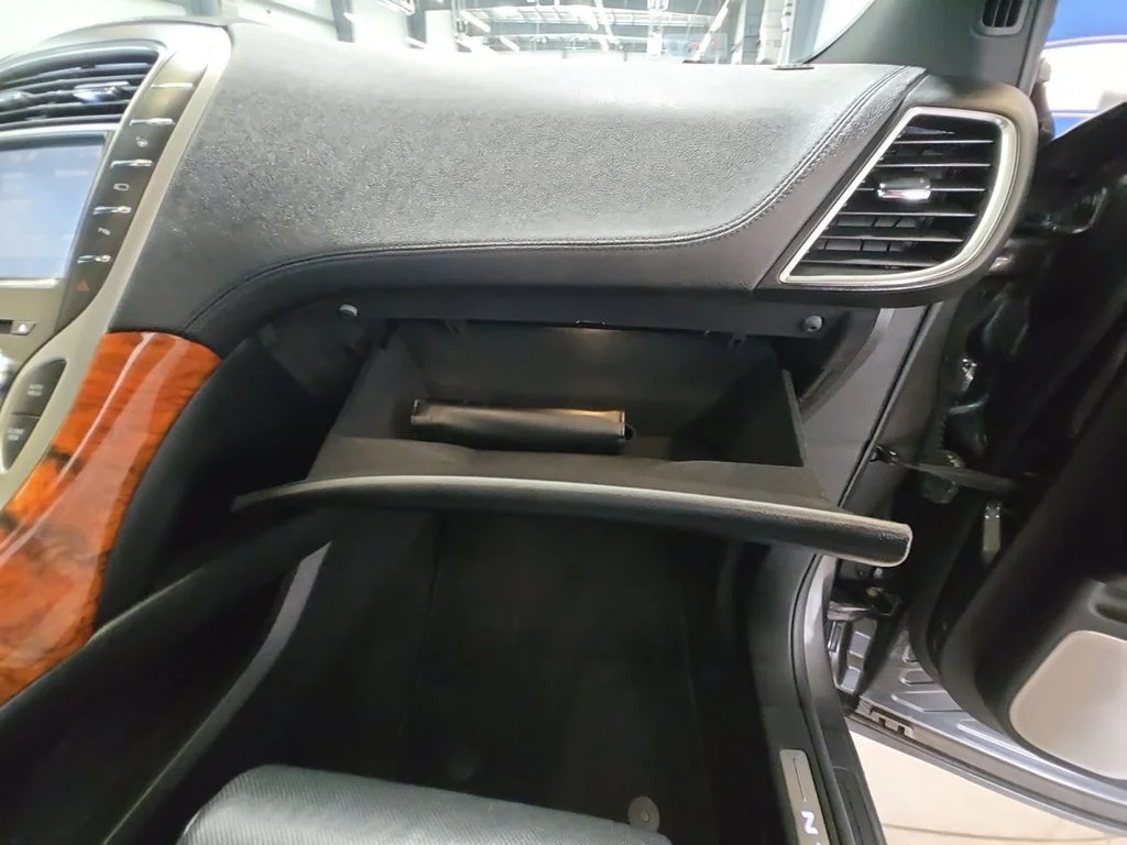 Used 2020 Gray Lincoln Reserve image 30