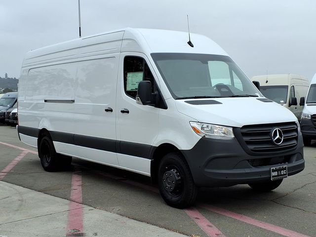 New 2026 White Mercedes-Benz Cargo 170 WB image 18