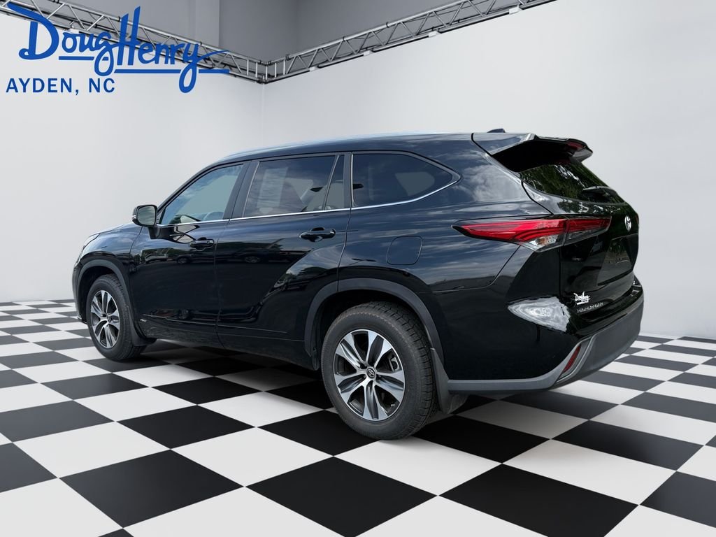 Used 2023 Black Toyota XLE image 3