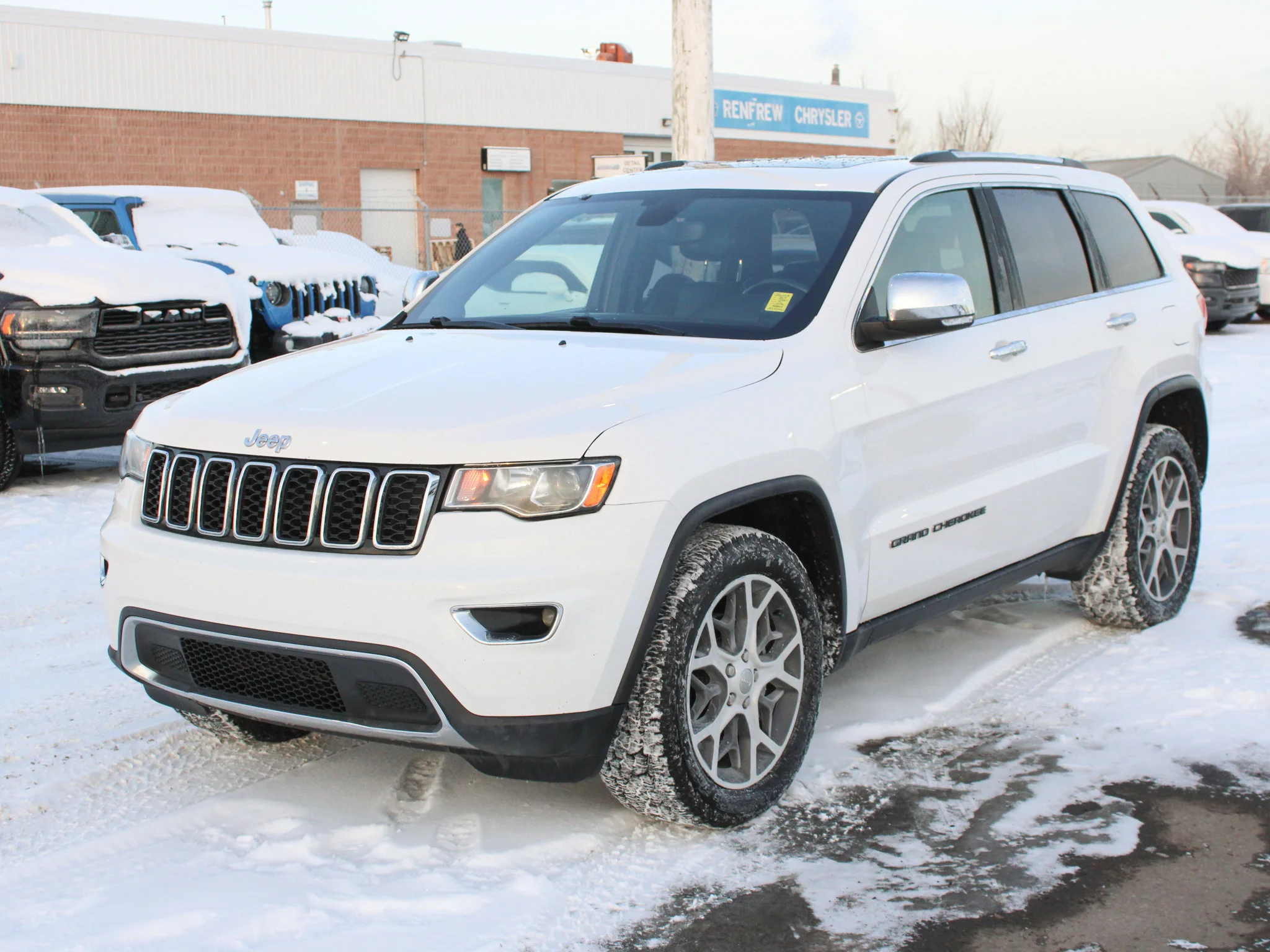 Used 2019 White Jeep Limited * No Accidents | Heated Seats | Apple CarPlay | V6 | Sunroof image 10