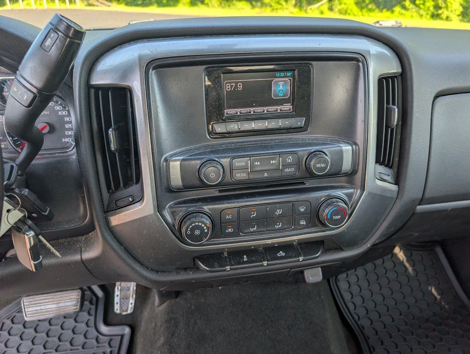 Used 2014 SILVER ICE METALLIC Chevrolet LT image 17