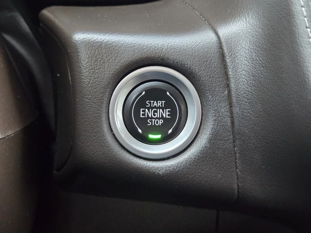 Used 2021 White Chevrolet Z71 image 24