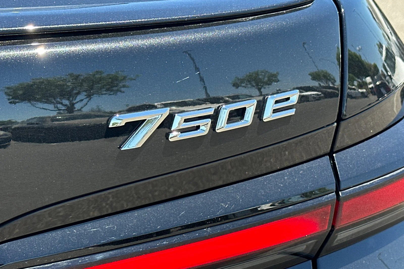 2026 BMW 7 Series 750e - Photo 6