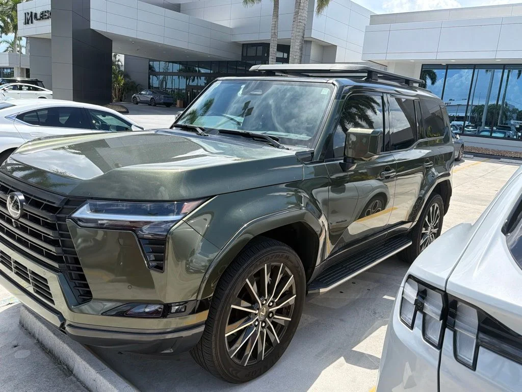 Used 2024 Nori Green Pearl Lexus 550 Luxury image 7