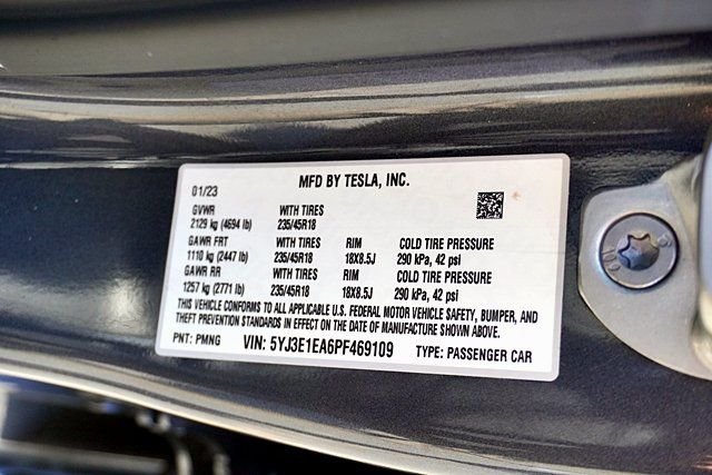 Used 2023  Tesla Base image 39