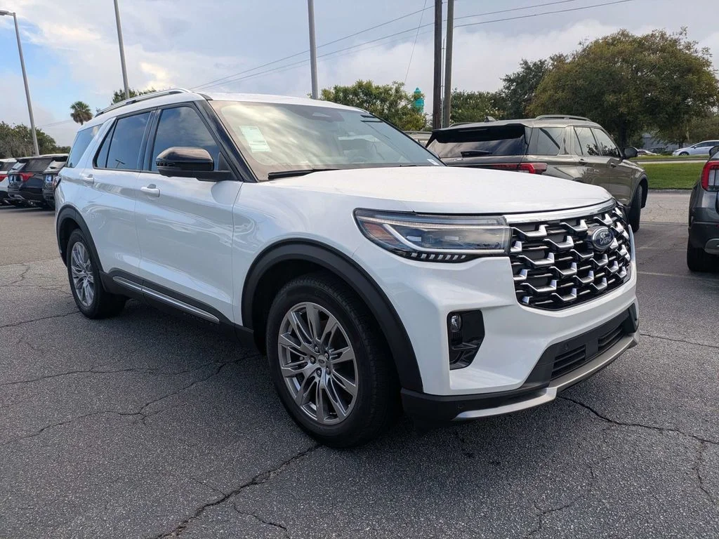 New 2026 Star White Metallic Tri-Coat Ford Platinum image 2