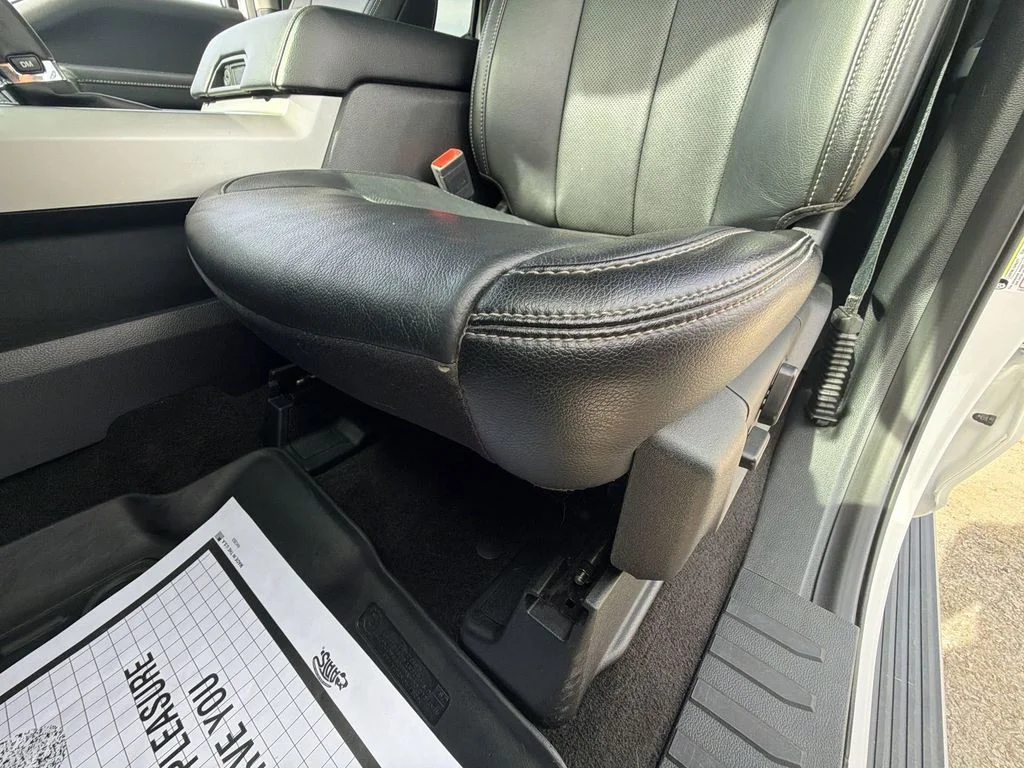 Used 2019 White Platinum Clearcoat Metallic Ford Lariat image 25