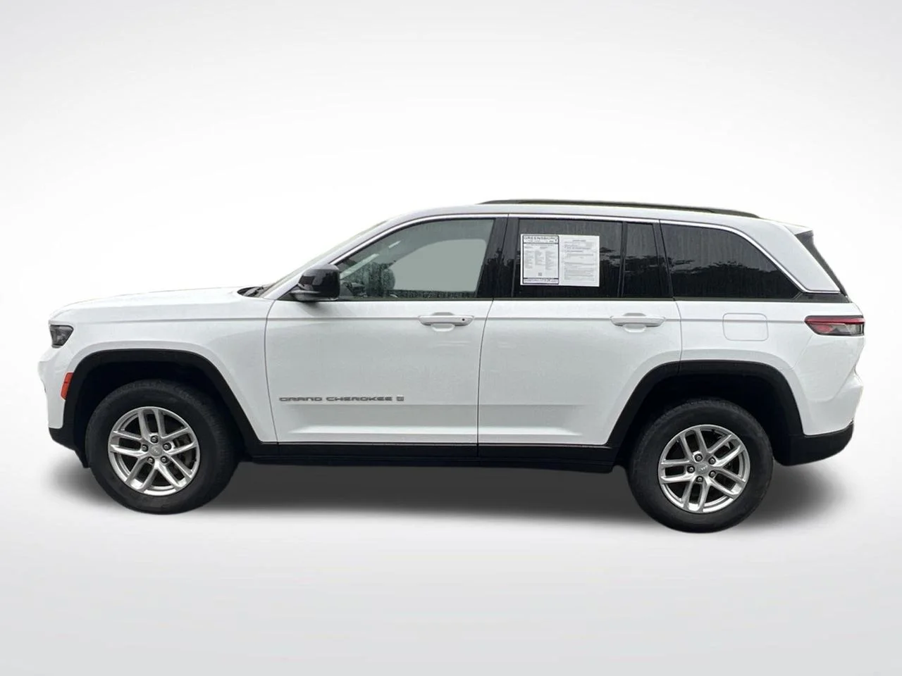 Used 2025 White Jeep Laredo X image 2