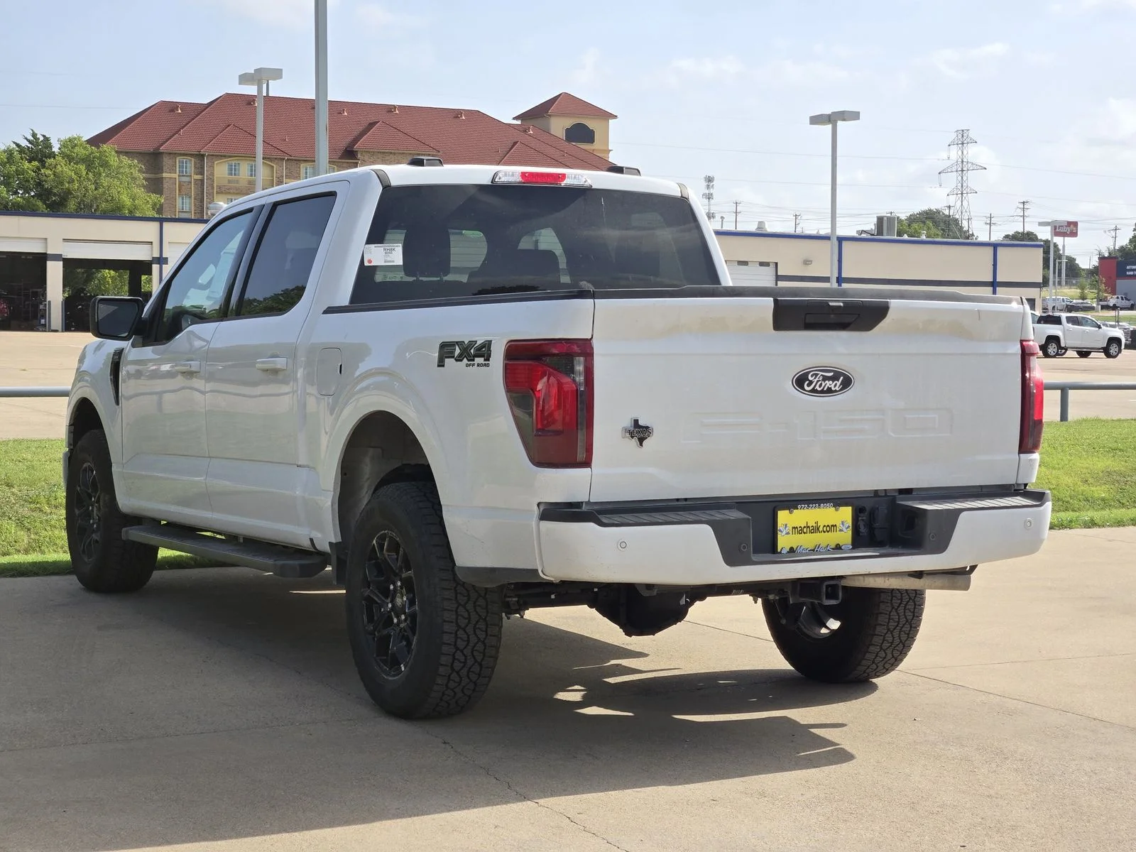 New 2026 Oxford White Ford XLT image 3
