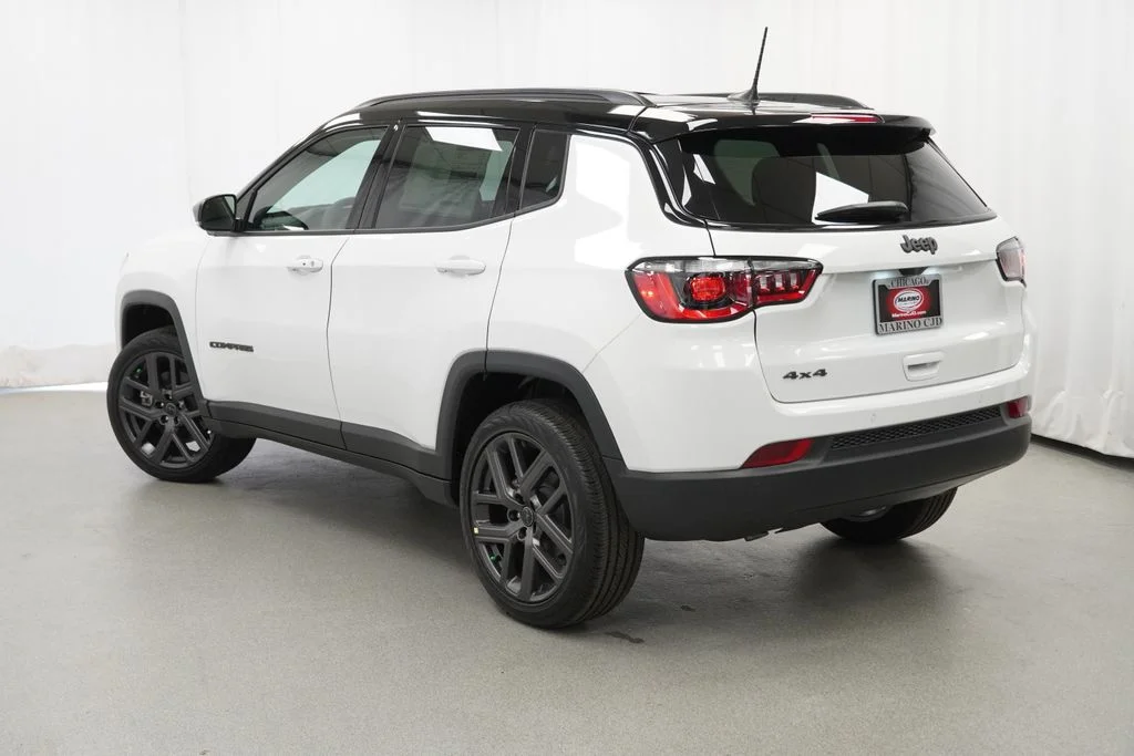 New 2026 Bright White Clear-Coat Exterior Paint Jeep Limited image 13