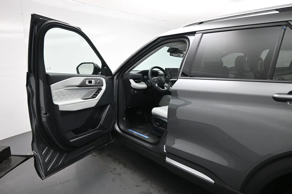 New 2026 Carbonized Gray Metallic Ford Platinum image 8