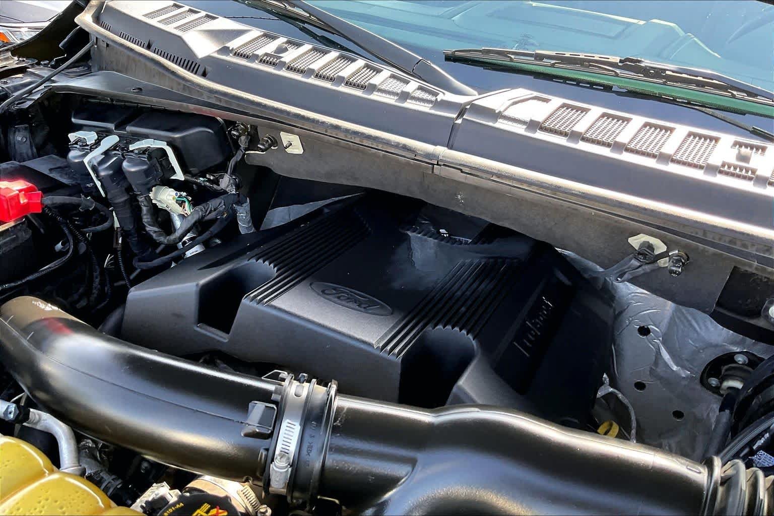 Used 2020 Agate Black Metallic Ford LARIAT image 31