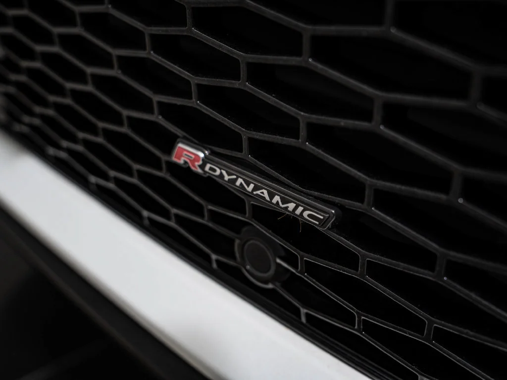 Used 2023 Fuji White Land Rover SE R-Dynamic image 19