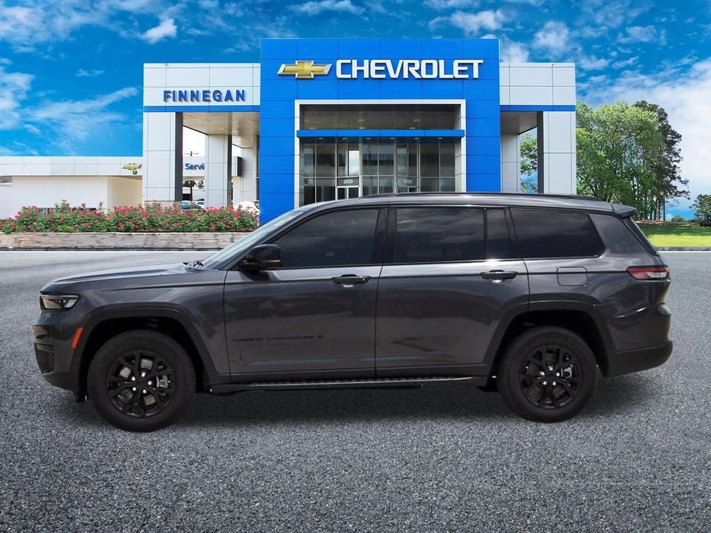 Used 2024 Gray Jeep Altitude X image 4