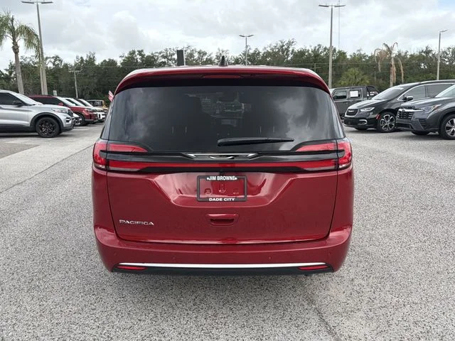 New 2027 Red Hot Pearl-Coat Exterior Paint Chrysler Select image 5