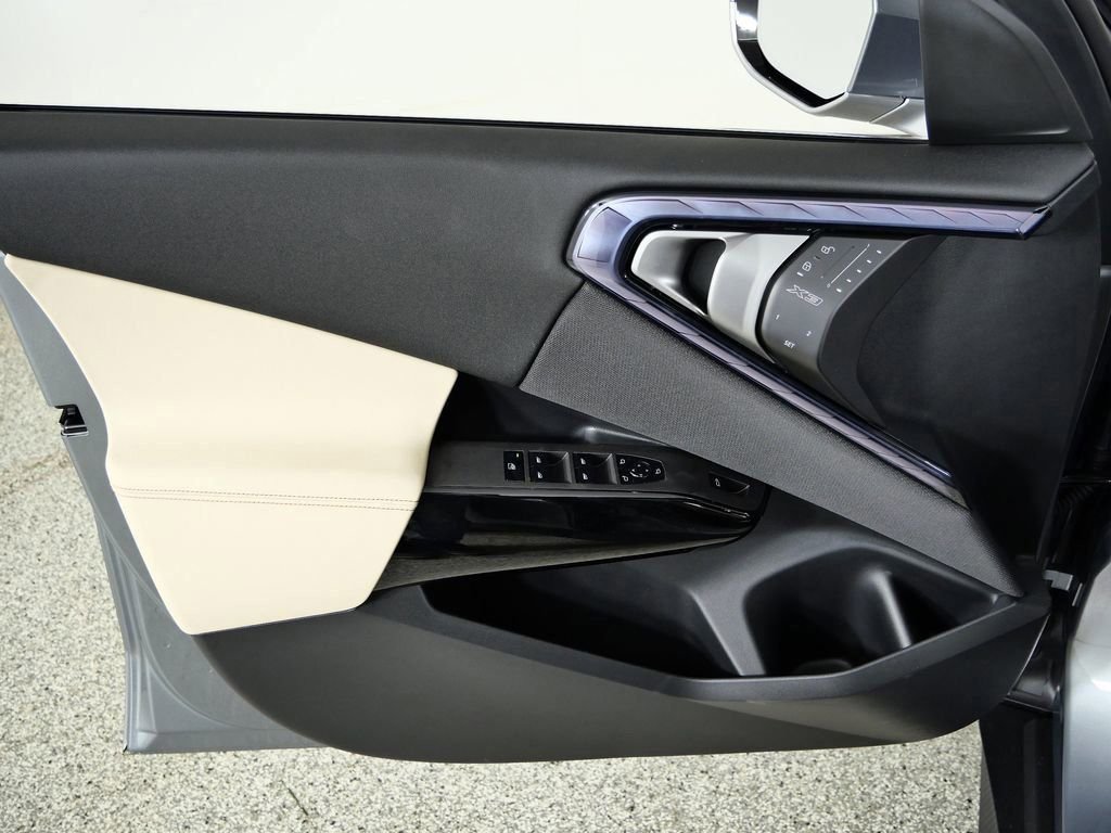 Used 2026 Skyscraper Grey Metallic BMW 30 xDrive image 33
