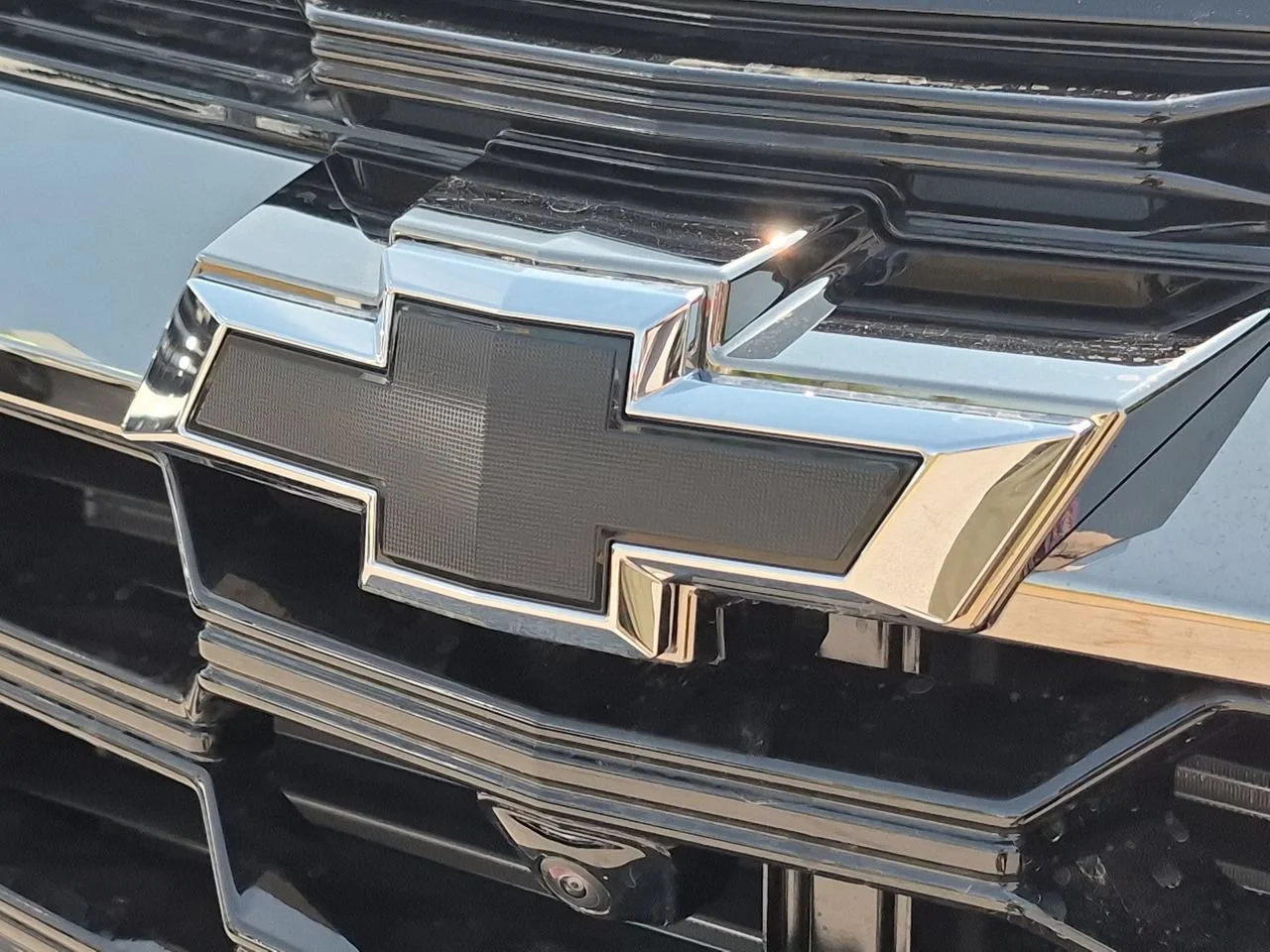 New 2027 Mosaic Black Metallic Chevrolet ACTIV image 30