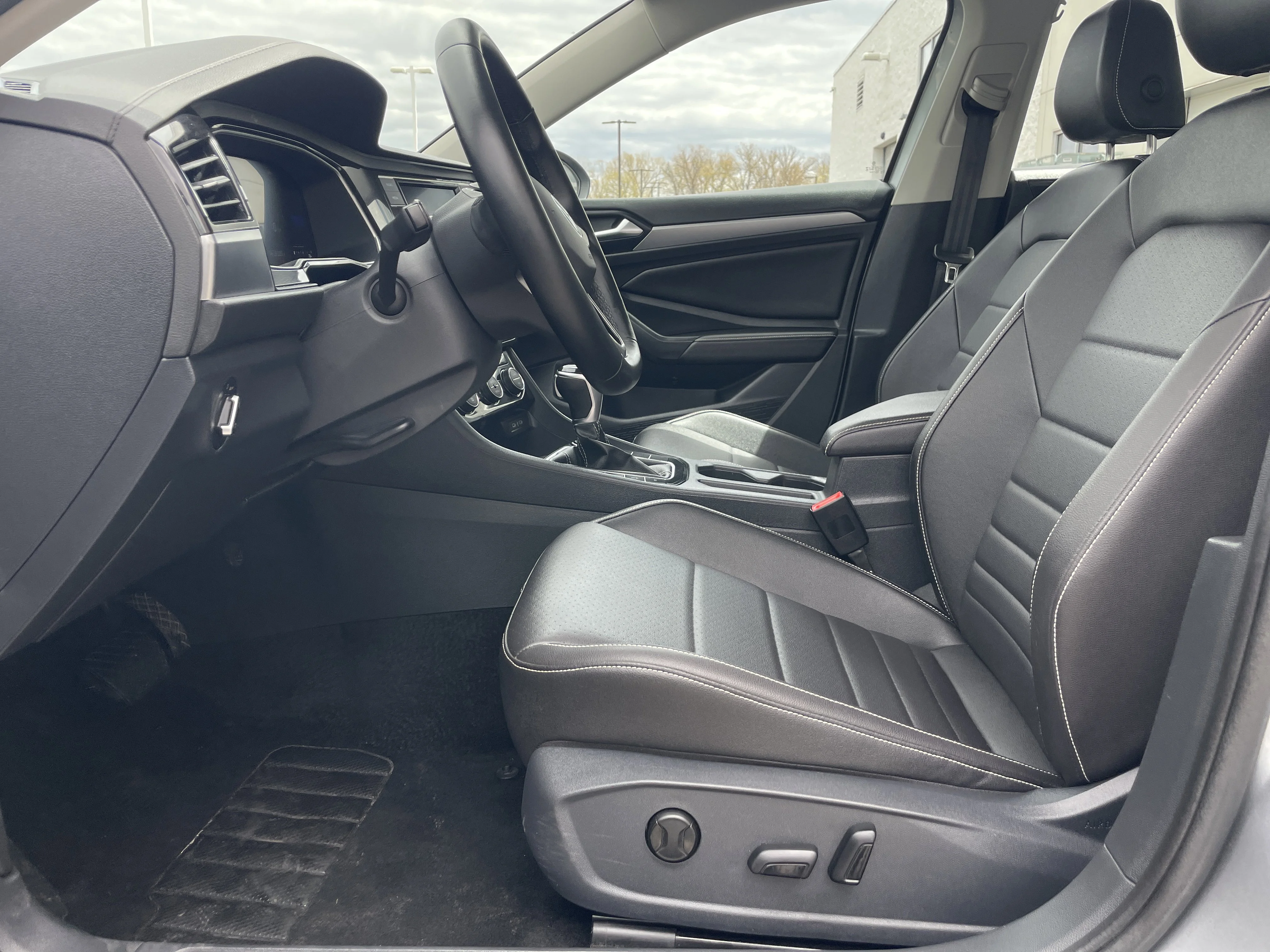 2024 Volkswagen Jetta SE - Photo 23