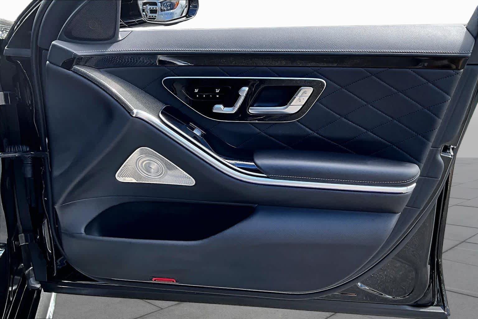 Used 2025 Obsidian Black Metallic Mercedes-Benz S 500 image 23