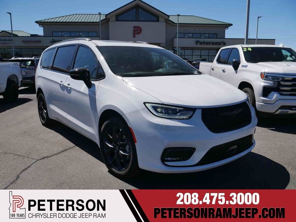 2026 Chrysler Pacifica Limited AWD's photo