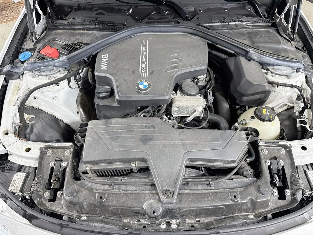 Used 2018 Mineral White Metallic BMW 320i xDrive image 31