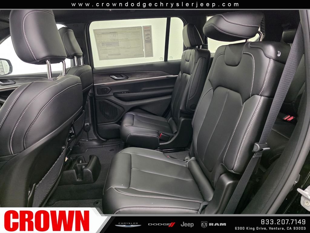 New 2026 Diamond Black Crystal Pearl-Coat Exterior Paint Jeep Limited image 15