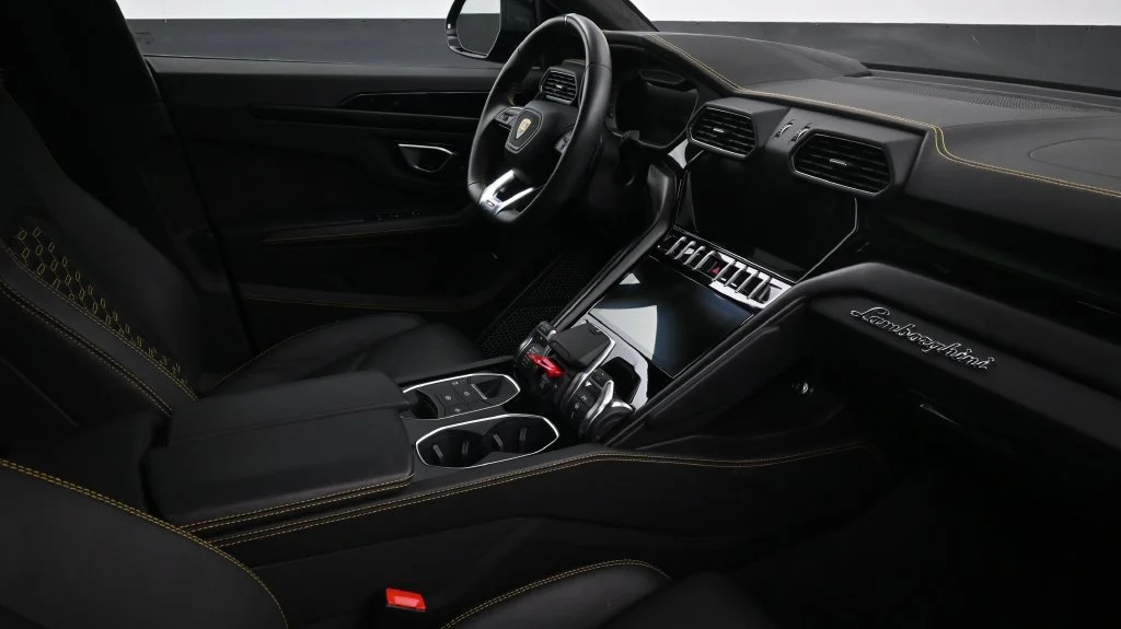 Used 2022  Lamborghini Base image 11
